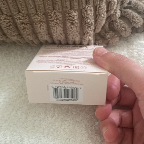 Ciate Extraordinary Translucent Powder - Picture 3 of 5